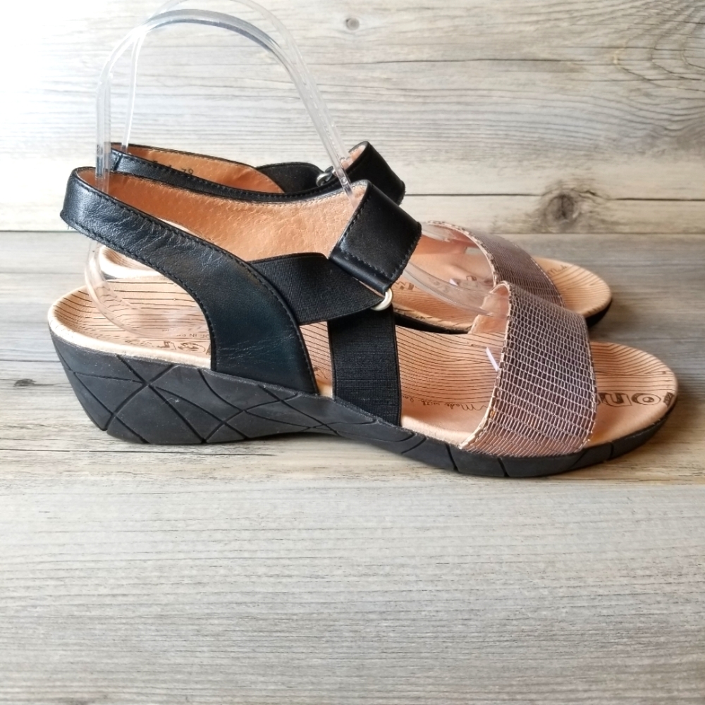 Wonders Leather Double Strap Pull On Small Wedge Sandals